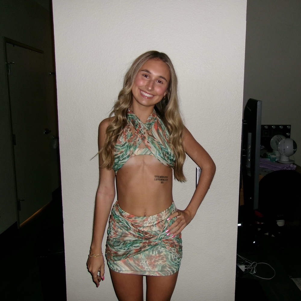 OutCast 2-Piece Set - Picture 6 of 6
